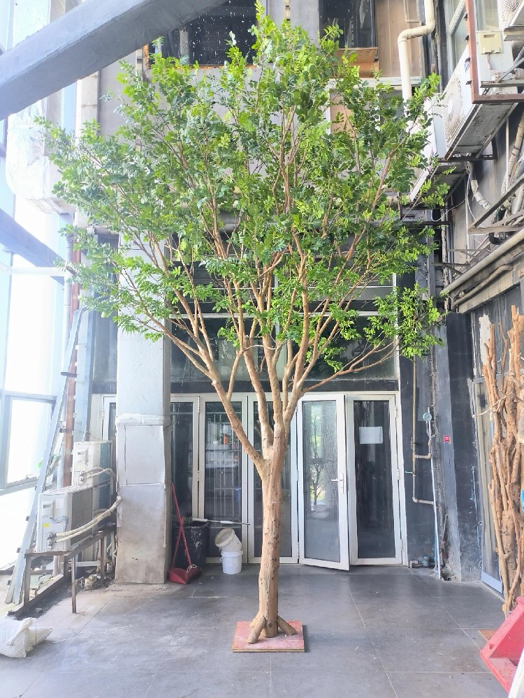仿真大树主干材质选型指南：玻璃钢、水泥杆、真木杆优劣势及室内外场景适配标准