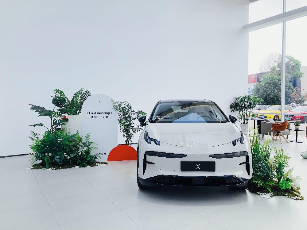 汽车4S店仿真植物软装造景方案｜展厅绿植升级、场景氛围优化服务