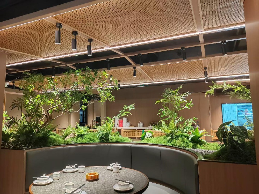 餐饮店卡座花槽仿真植物软装造景方案｜五大主流设计风格与标准化落地规范