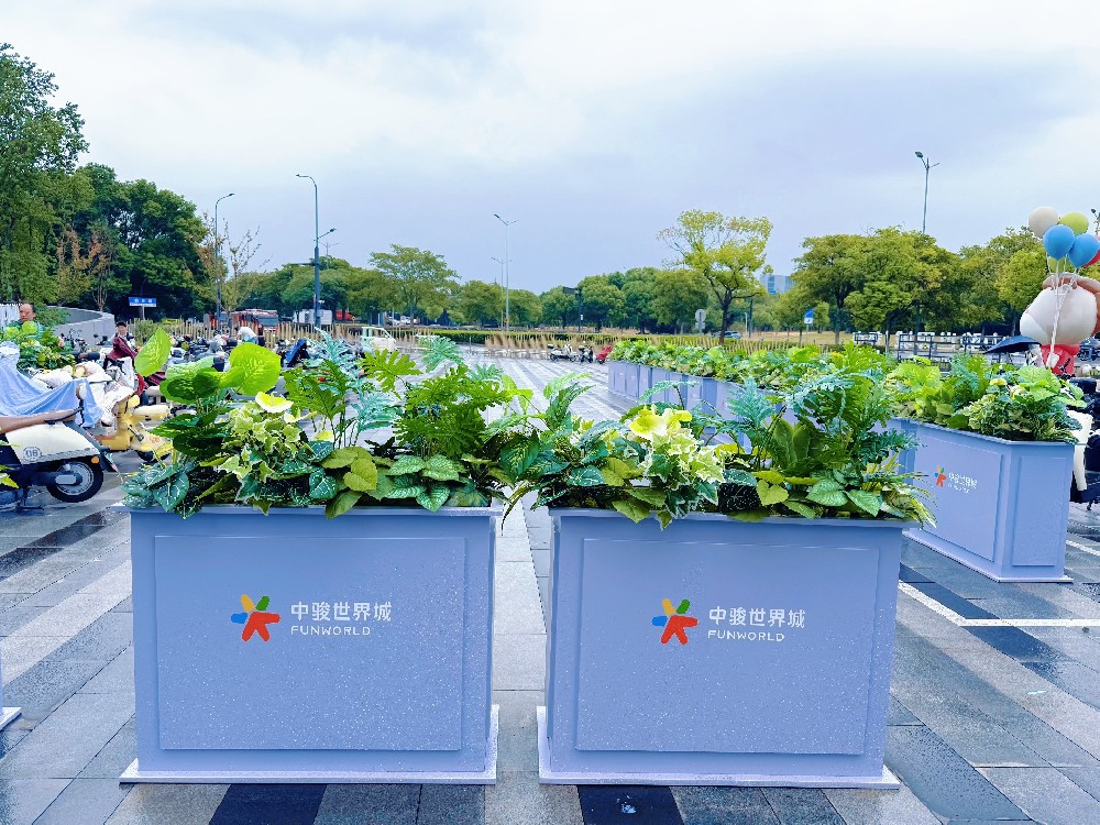 经典案例｜昆山花桥中骏世界城户外仿真花箱升级改造：破解商业景观易损运维难题